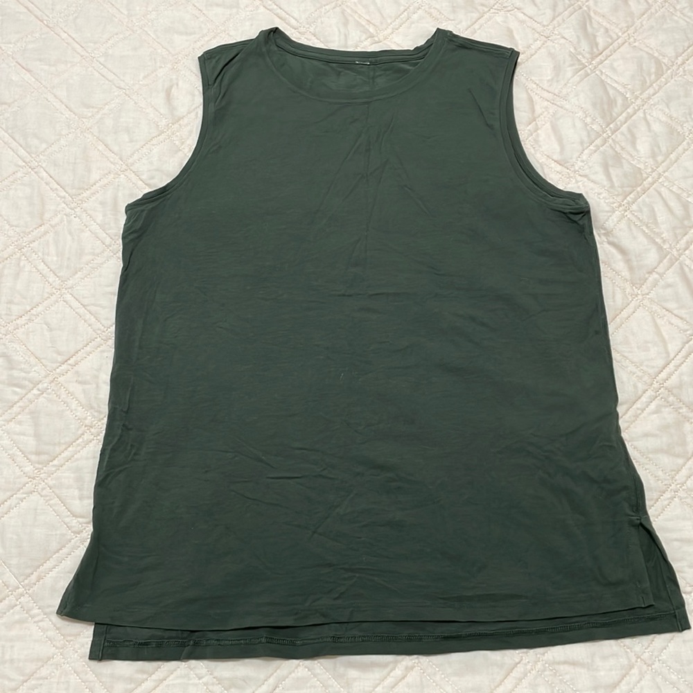 Lululemon womens muscle tank size 8